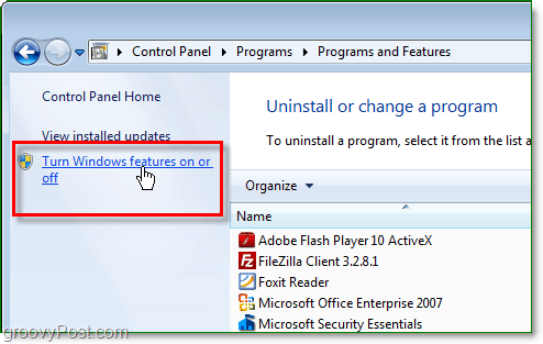 Windows 7 programmu un funkciju logā noklikšķiniet uz ieslēgt vai izslēgt Windows funkcijas