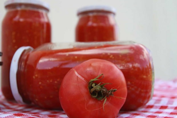 konservēti tomāti