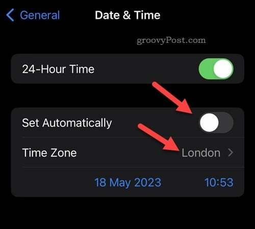 Automātiskās laika joslas atspējošana iPhone tālrunī