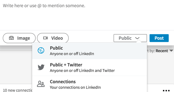 Lai padarītu LinkedIn ziņu redzamu ikvienam, nolaižamajā sarakstā atlasiet Publisks.