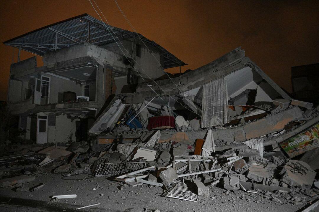 Divas biedējošas zemestrīces Hatajā