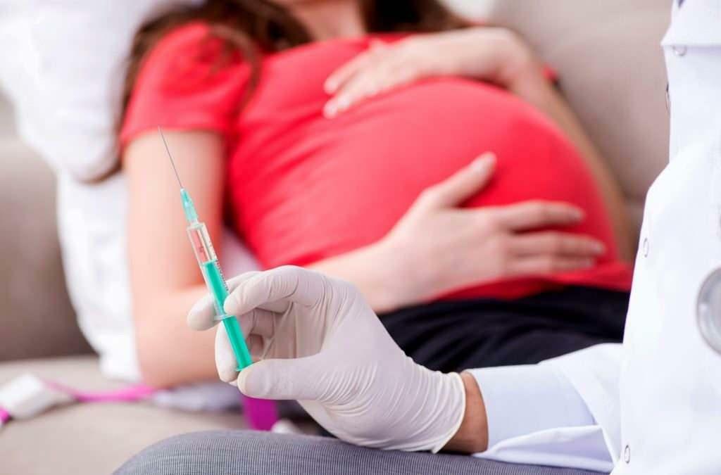 Kuros grūtniecības mēnešos ir jāievada gripas vakcīna?