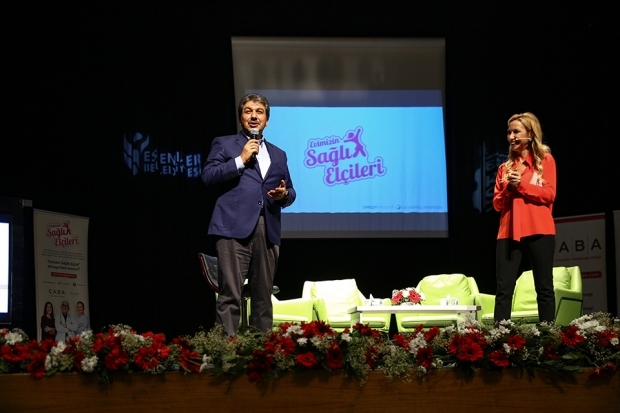 'Mustafa Sandal' piedalījās Esenleres sieviešu pasākumā