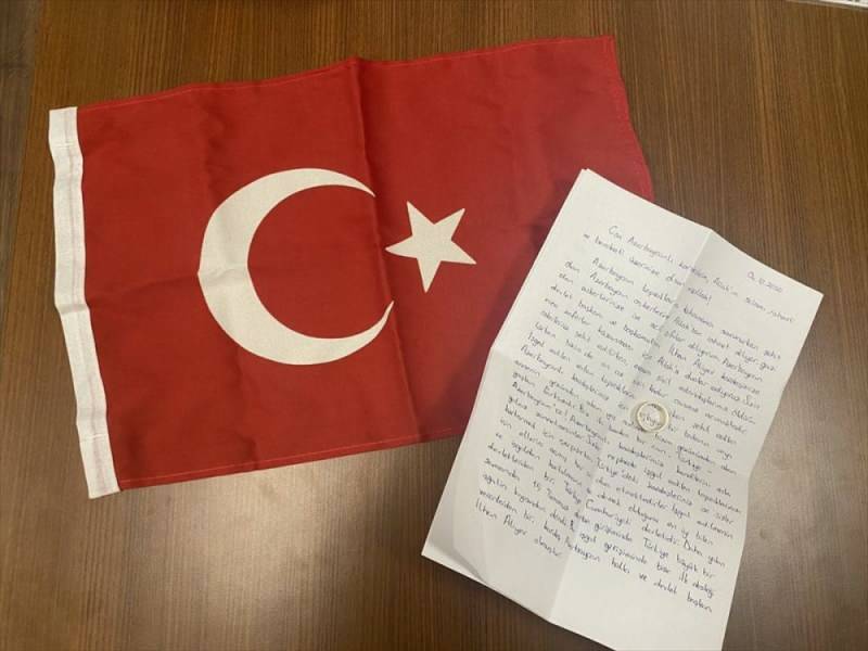 Skolotāju pāris nosūtīja saderināšanās gredzenu, lai atbalstītu Azerbaidžānu