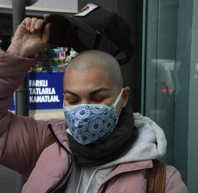 Dziedātāja Nez paskaidroja, kāpēc viņa skuva matus!