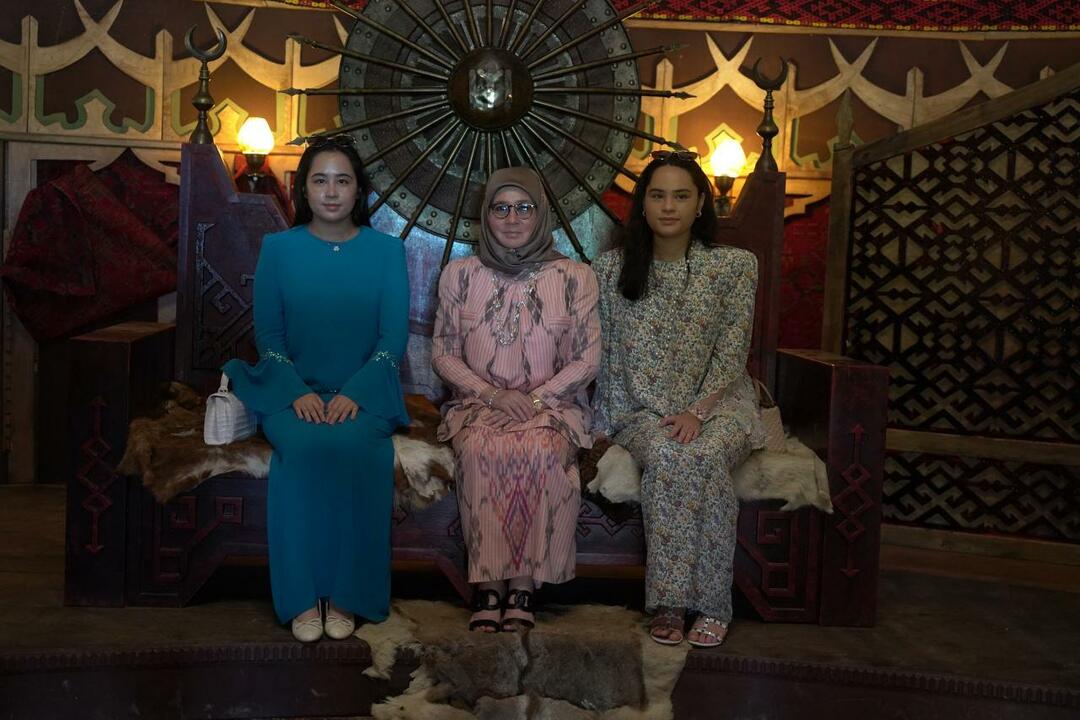 Malaizijas karaliene viesojās seriāla Establishment Osman filmēšanas laukumā — Ziņas 7 KULTŪRA