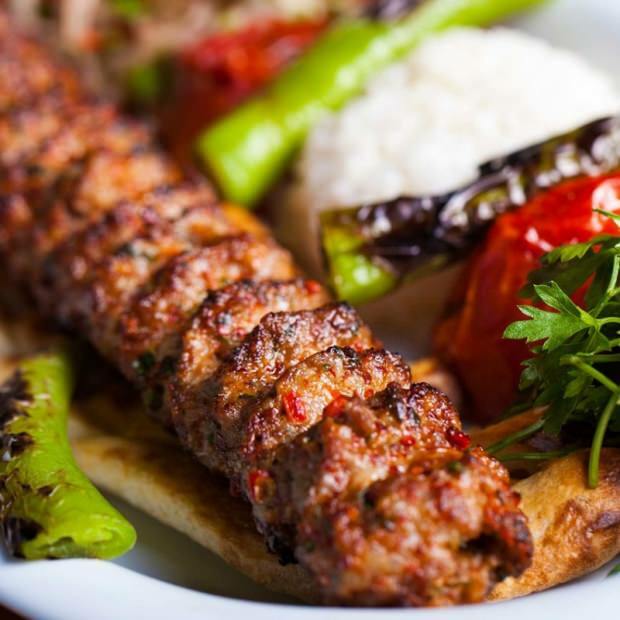 Cik daudz kaloriju Adana Kebab