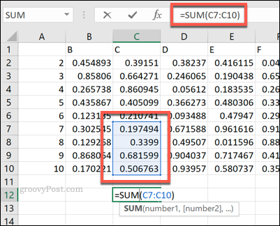 Excel SUM formula, izmantojot šūnu diapazonu