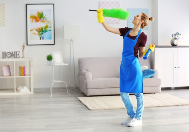 Kā notiek ikdienas mājas tīrīšana