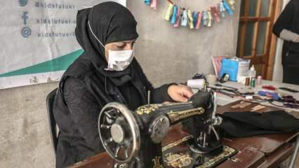Drēbes, kuras labojuši brīvprātīgie šuvēji no Idlibas, kļūst par svētkiem bērniem