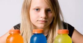 Eksperti brīdināja! Enerģijas dzērienu dzeršana bērniem izraisa neveiksmi