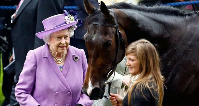 Karaliene Elizabete un viņas zirgi 