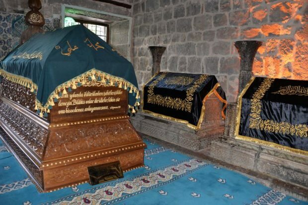 Dijarbakiras sievietes adīja praviešu kapiem