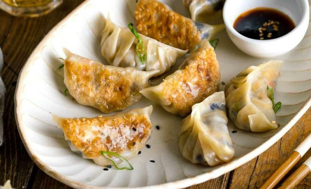 Kā pagatavot gyoza Kāda ir japāņu ravioli gyoza recepte? Šeit ir kraukšķīgie un sulīgie ravioli...