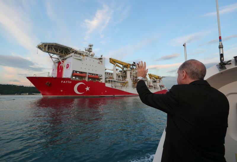 Iekarotāju kuģis atrod dabasgāzes rezerves Melnajā jūrā 