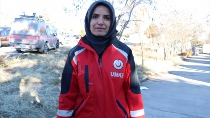 Kurš ir Emine Kuştepe, kurš zemestrīcē runā ar Azizu?