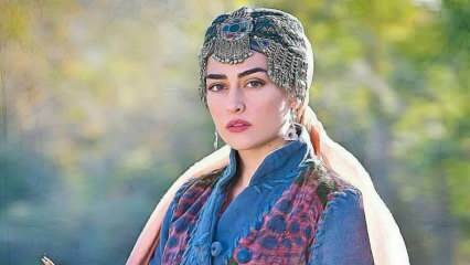 Esra Bilgiç, kura spēlē Diriliş Ertuğrul iecienīto Halime Sultan, kļuva par Pakistānas reklāmas seju