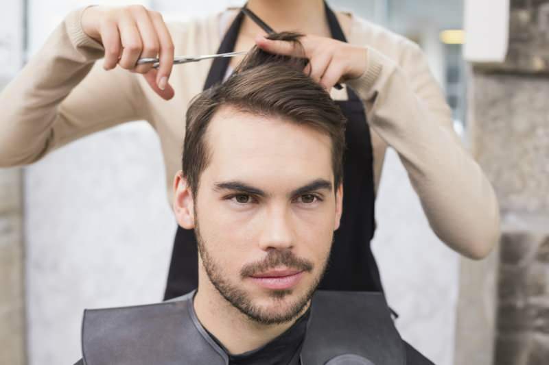 Kā tiek veikta visvienkāršākā matu bārdas skūšana? Vienkāršākais veids, kā griezt vīriešu matus mājās