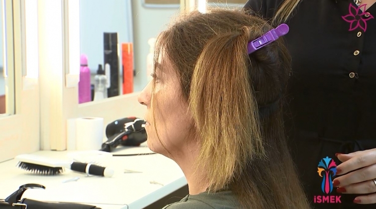 Kā padarīt taisnu matu cirtas?