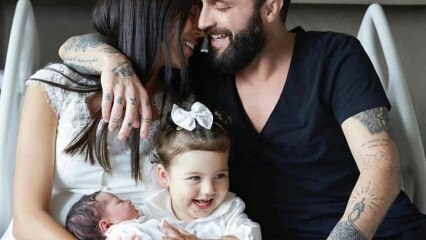 Bērkaja sieva Özlem Ada Şahin mācīja Mevlit savam jaundzimušajam!