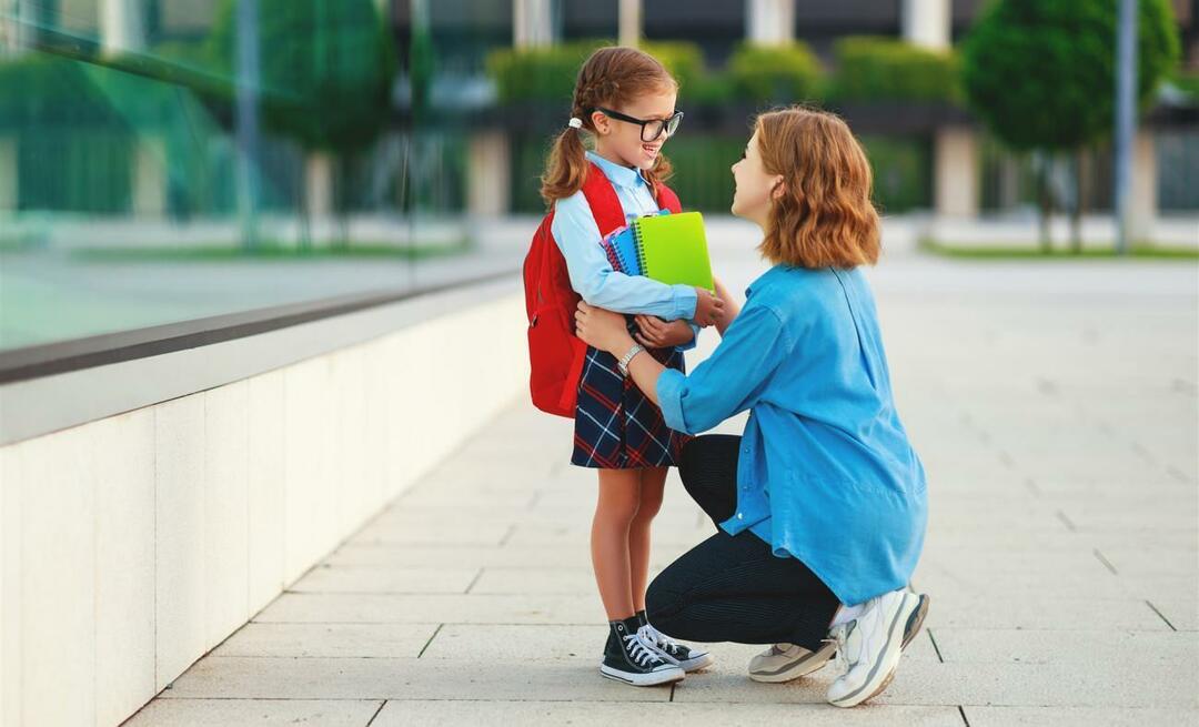 Kā jāizturas pret bērniem pirmajā skolas dienā?