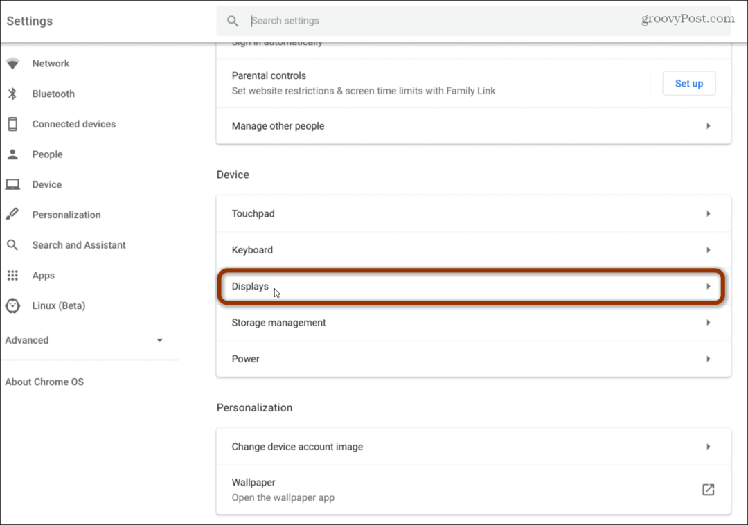 Kā savienot Chromebook datoru ar ārēju monitoru