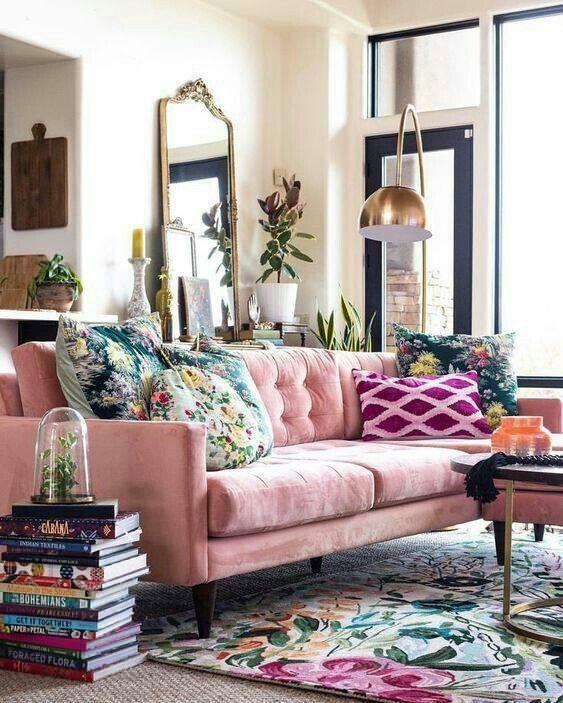 Rozā gaiši rozā dīvānu komplekts 