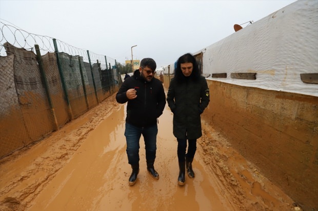 Murats Kekilli apmeklēja bēgļu nometnes Sīrijā