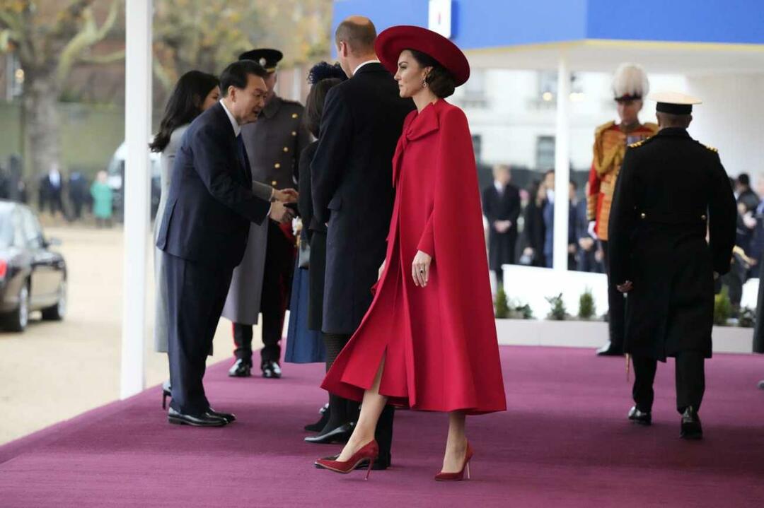 Kate Middleton sarkana kleita