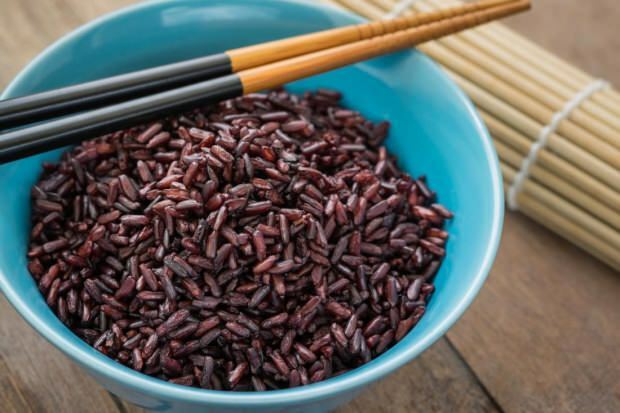 kā patērēt melnos rīsus