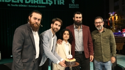 Augšāmcelšanās Ertuğrul spēlētāji piedalījās pasākumā 'Ramadan Resurrection'