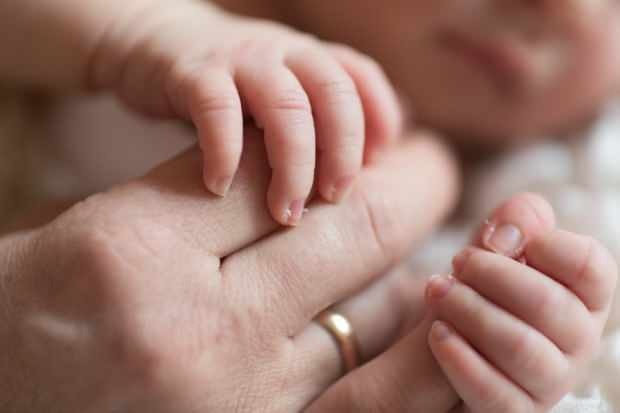Kāpēc mazuļu rokas ir aukstas? Roku un kāju saaukstēšanās zīdaiņiem