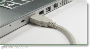 pievienojiet USB vadu no tālruņa uz datora portu