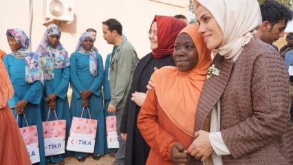 Esra Albayrak pievienojas TİKA pārtikas palīdzībai Burkinafaso