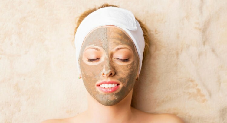 Lai pareizi notīrītu ādu: uzklājiet māla masku