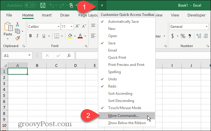 Excel ātrās piekļuves rīkjoslā atlasiet Vairāk komandu