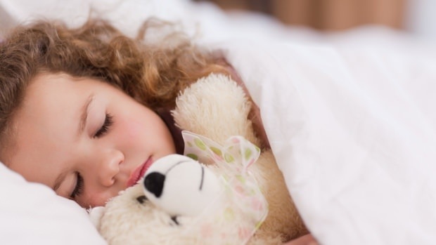 Kad bērniem vajadzētu gulēt vienatnē?