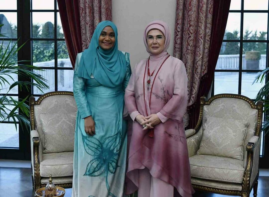 Pirmā lēdija Erdoana tikās ar Sadžidu Mohamedu, Maldivu prezidenta Muiczu sievu