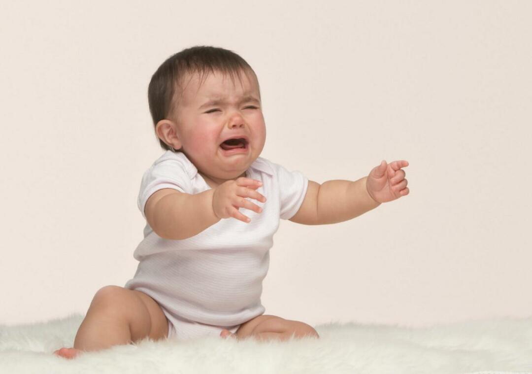 kāpēc mazuļi raud