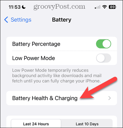 iPhone akumulatora ekrānā pieskarieties vienumam Battery Health & Charging