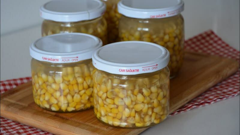 Kā mājās pagatavot konservētu vārītu kukurūzu? Vienkāršākā konservētu kukurūzas recepte