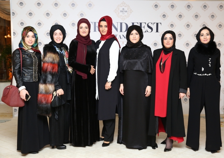 Sieviešu modes dizaineru dizains sievietēm no Aleppo