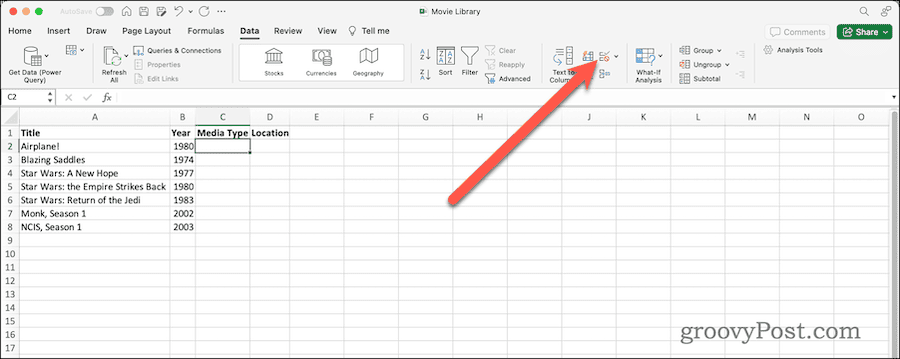Datu apstiprināšanas poga datu lentē programmā Excel