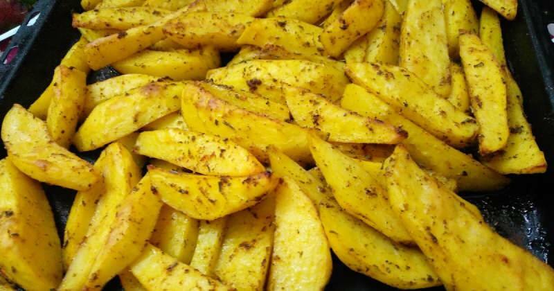 Kā pagatavot veselīgāk ceptos frī kartupeļus? Jogurta frī kartupeļu recepte