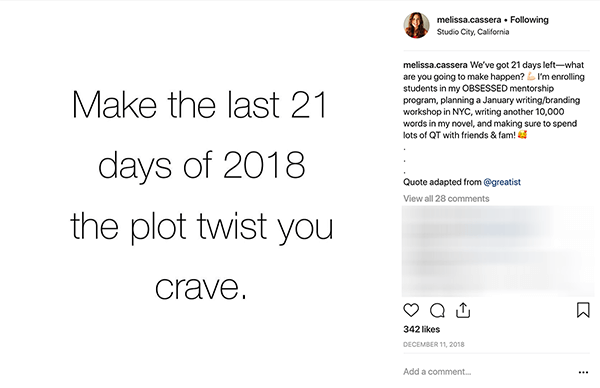 Šis ir Melisas Kaseras Instagram ieraksta ekrānuzņēmums. Tam ir balts fons, un ar melniem burtiem ir teikts: “Veiciet pēdējās 2018. gada 21 dienas sižeta vērpjot.”