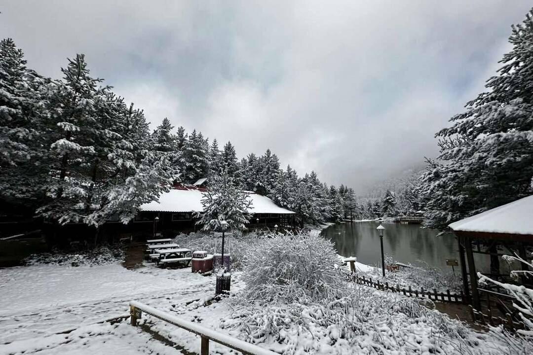 Limnu ezera dabas parks kļuva balts