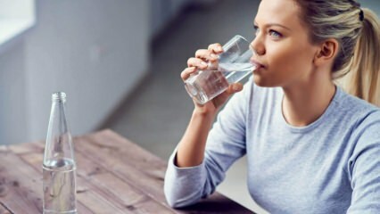 Vai ir kaitīgi dzert pārāk daudz ūdens?