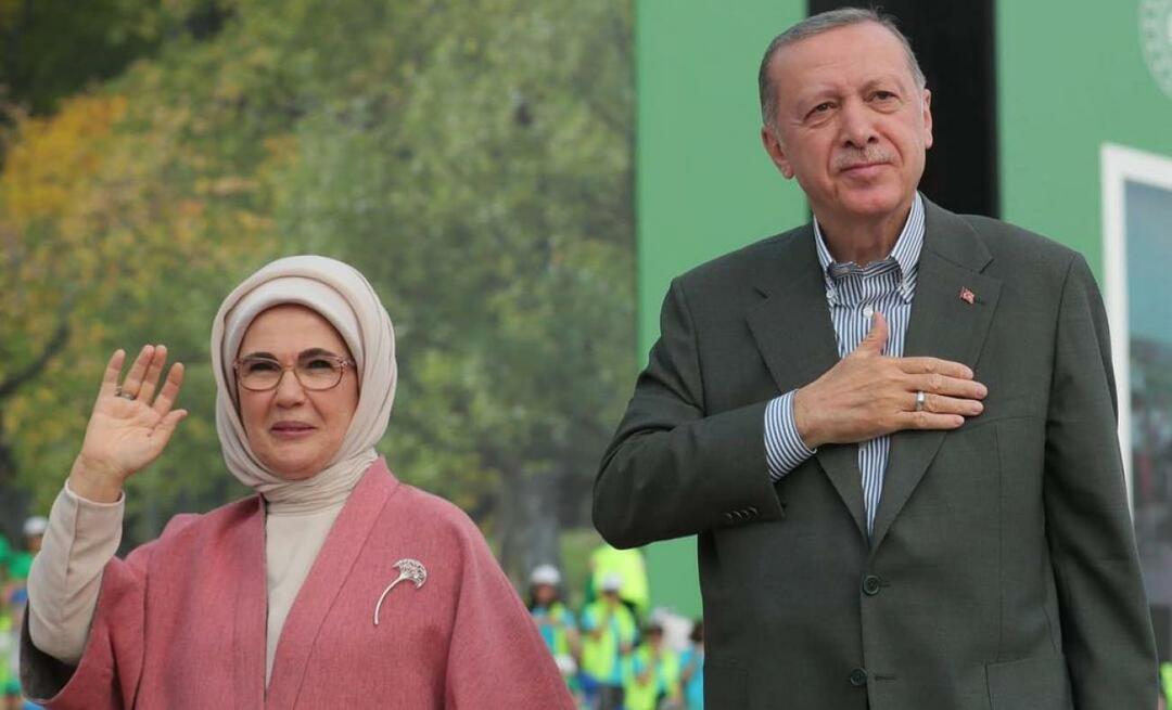 Emine Erdogan pateicās Ayaskent İrfan Kırdar vidusskolai Izmirā