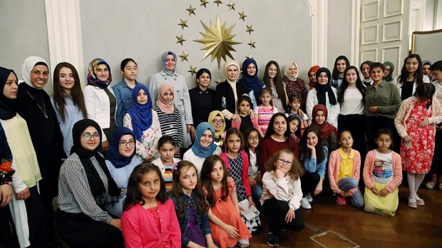 Ar pirmās lēdijas Erdoganas aicinājumu 8 ministrijas veica pasākumus bērnu labā!
