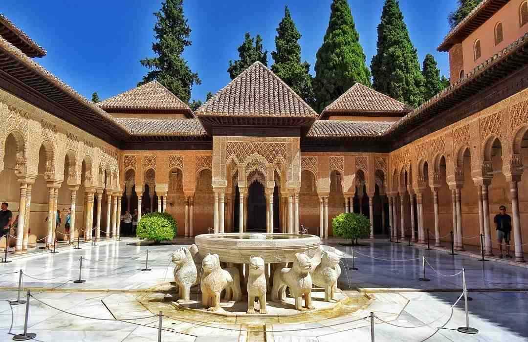 Alhambras pils iezīmes
